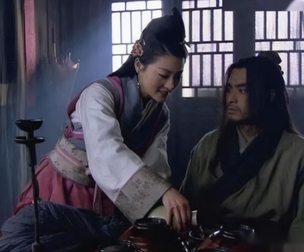 武松杀潘金莲时扯开衣襟的深层逻辑:法律、复仇与人性交织的悲剧